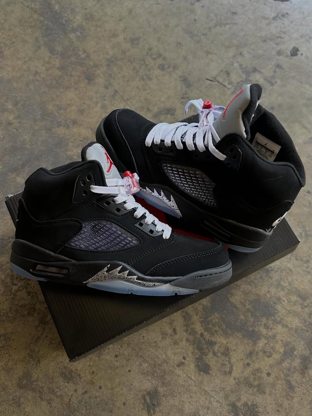 Jordan Retro 5 “Black Metallic”