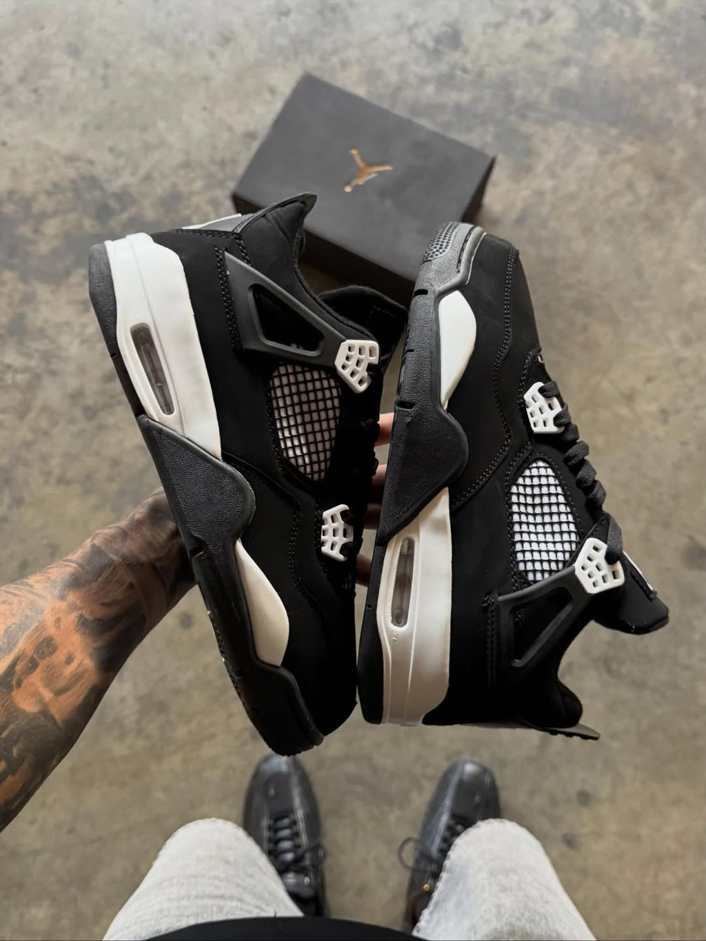 Jordan Retro 4 “White Thunder”