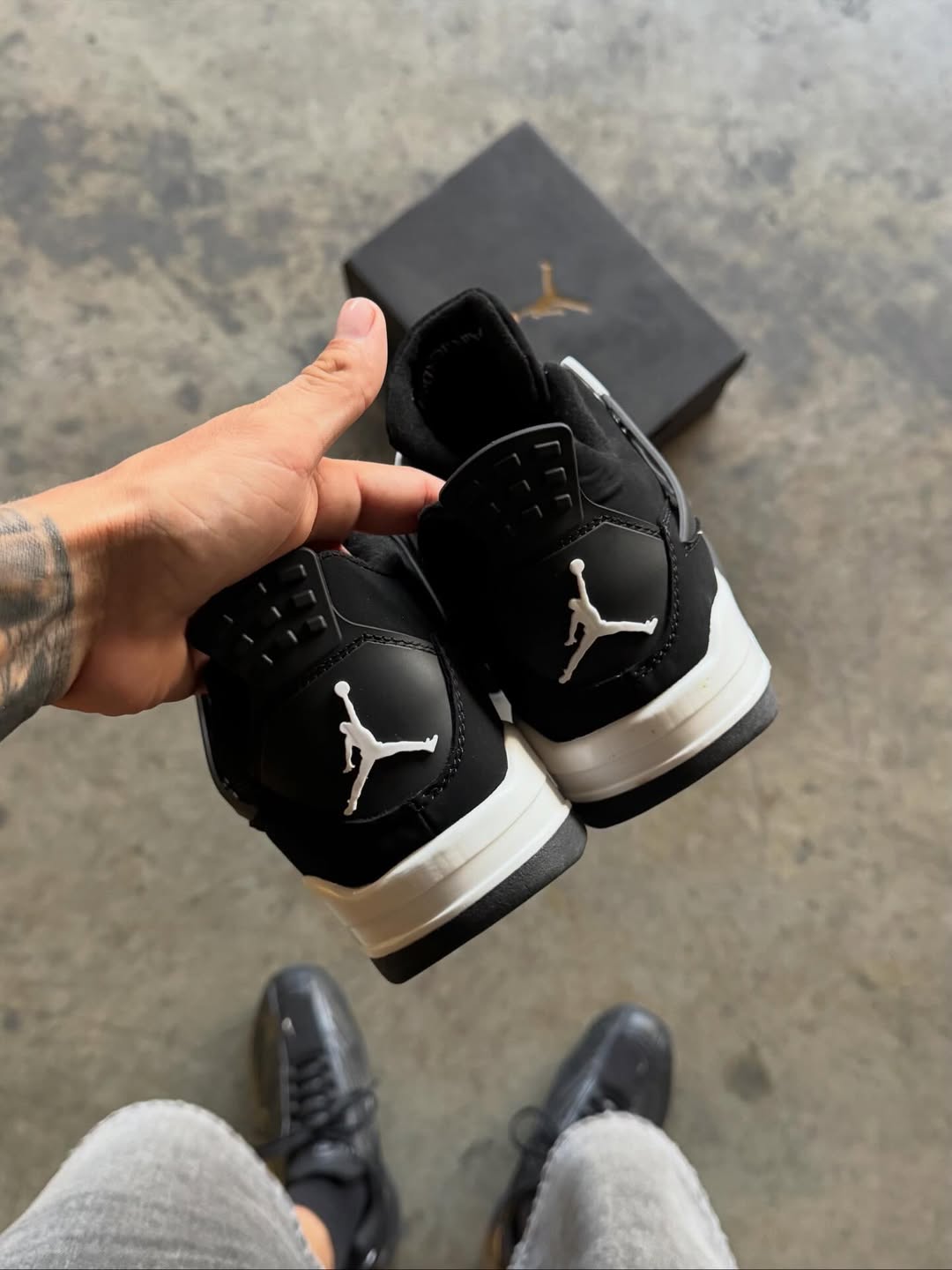 Jordan Retro 4 “White Thunder”