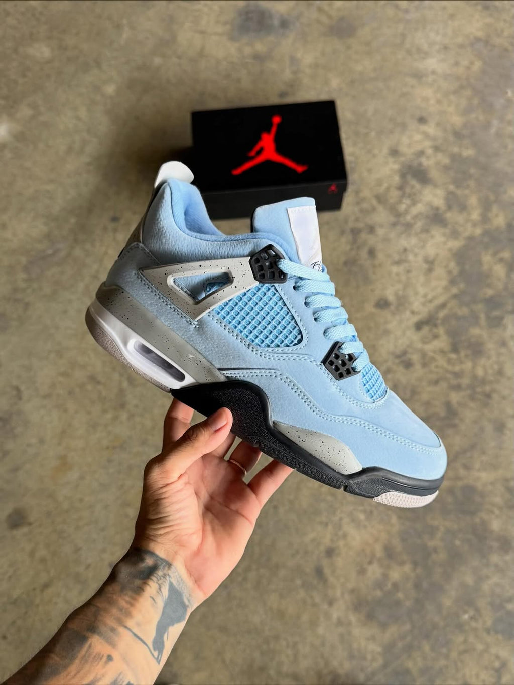 Jordan Retro 4 “University Blue”